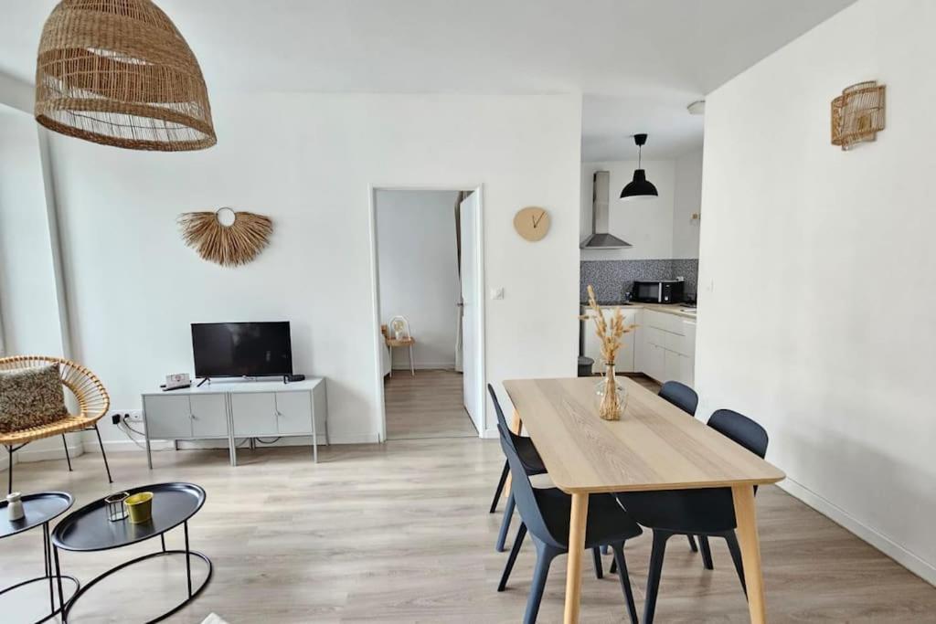Superbe Appartement 2 Chambres Au Coeur De Pau Luaran gambar